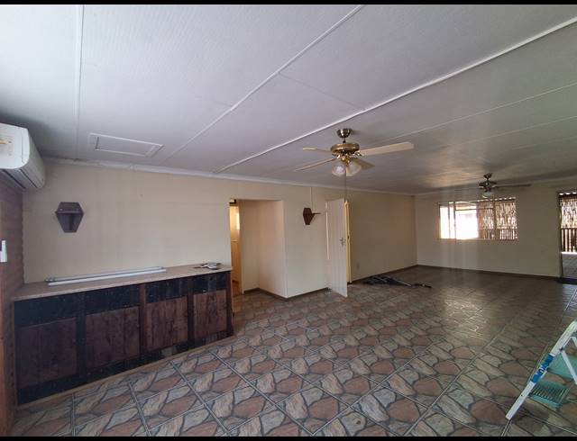 3 BEDROOM FREESTANDING FOR SALE IN STILFONTEIN EXT 4